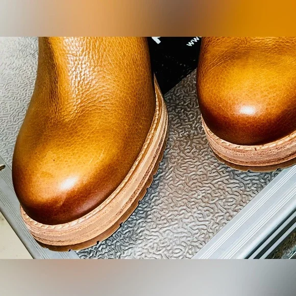 Tan Leather Heeled Boots PRICE IS FIRM - Picture 3 of 11